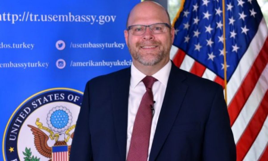  Jeff Hovenier sot merr detyrën e ambasadorit të SHBA-së në Kosovë 