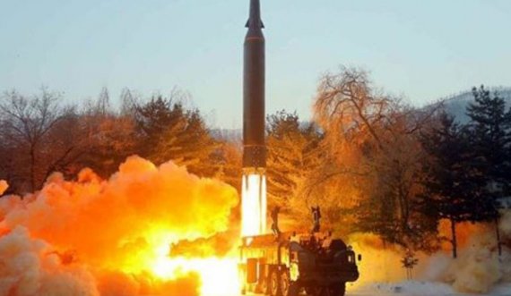 Koreja e Veriut lëshon një tjetër raketë, e dyta nga fillimi i këtij viti
