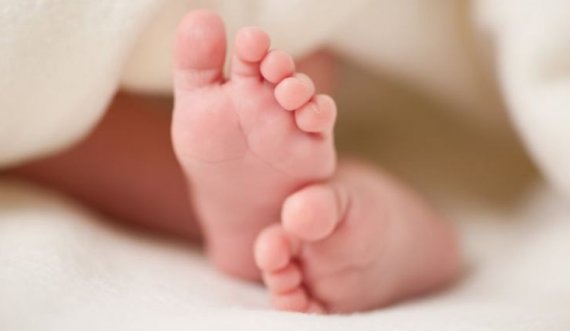 Gjatë vitit 2021 në QKUK u lindën rreth 9 mijë foshnje, mes tyre 2 katërnjakë dhe 16 trinjakë