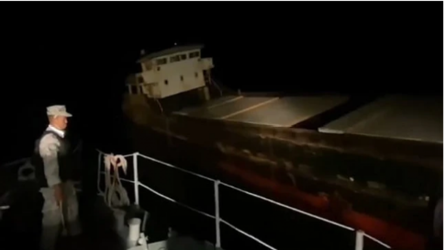 Anija ‘fantazmë’ me asnjë në bord gjendet duke lundruar në ujëra