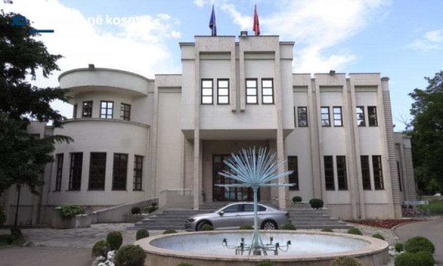 Shaqir Totaj emëron drejtorët komunal në Prizren