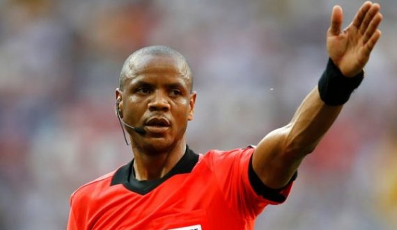 Çudira afrikane, gjyqtari ndërpret dy herë ndeshjen para kohe në Kupën e Kombeve të Afrikës