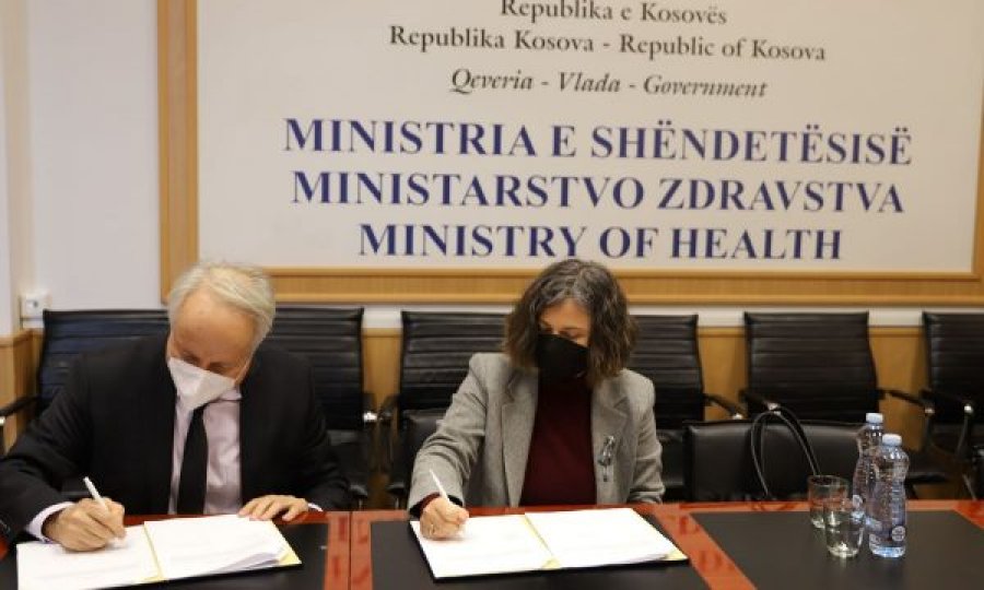 Ministri Latifi dhe shefja e UNICEF-it në Kosovë, nënshkruajnë marrëveshjen për vizitat mjekësore të grave në shtëpi