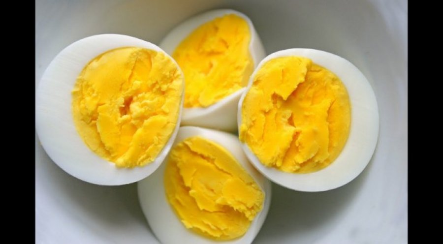 Mos harroni, kjo është arsyeja pse duhet të konsumoni vezë çdo mëngjes