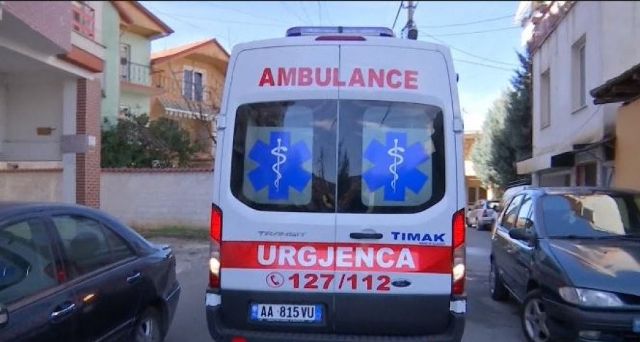 Hidhet nga pallati, vdes një person në Tiranë