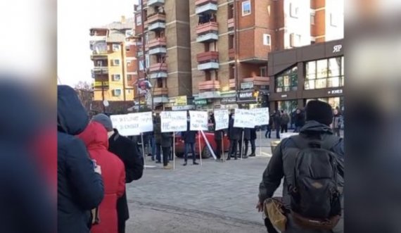 Moslejimi i referendumit në Kosovë, serbët nisin protestë në Mitrovicë