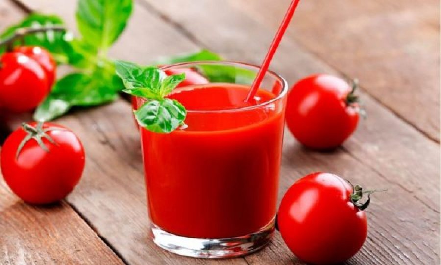 Lëng domatesh në mëngjes