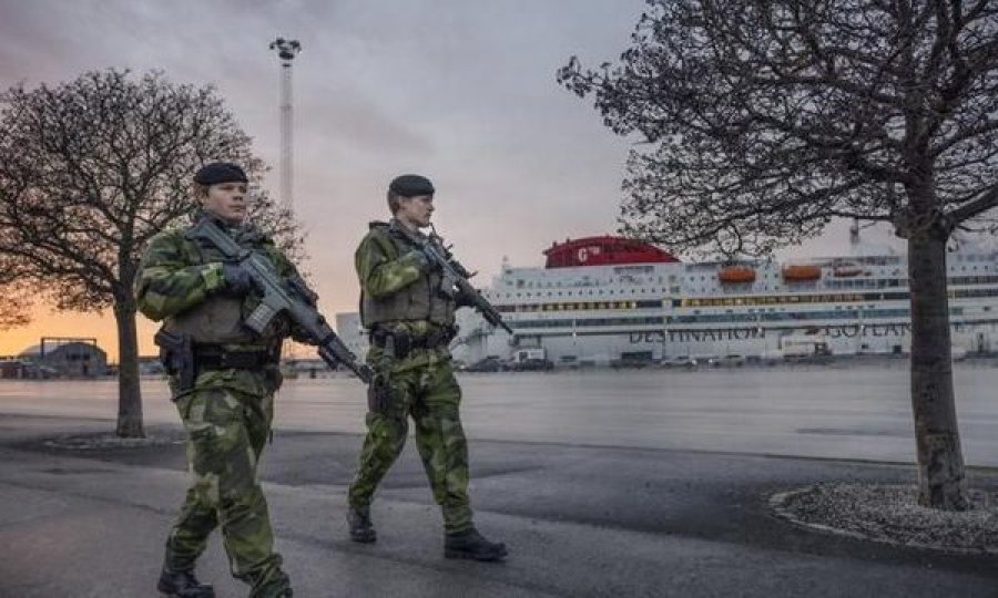 Rreziku i pushtimit të Ukrainës, Suedia përforcon praninë ushtarake në pikën me të afërt me Rusinë