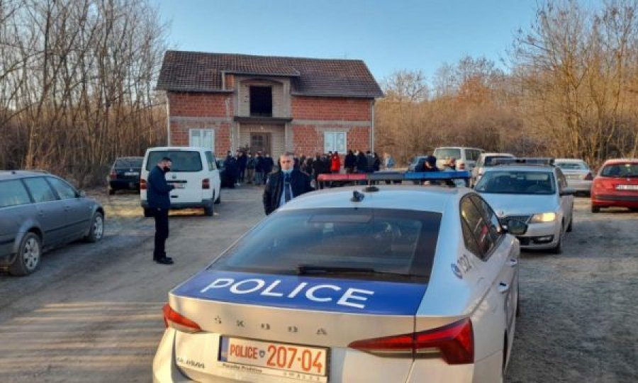 Disa serbë mblidhen në Klinë