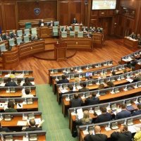 Rregullorja e re ndëshkon deputetët mungestar, ju zbritet paga të gjithë atyre që mungojnë pa arsye në seanca!