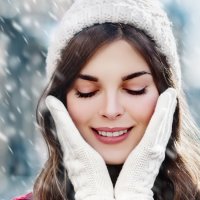 Disa veprime të thjeshta që do të ua mbajnë lëkurën e shëndetshme gjatë dimrit