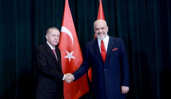 Erdogan kërkon “kokat” e gylenistëve: Rrezik për sigurinë kombëtare në Shqipëri dhe Turqi