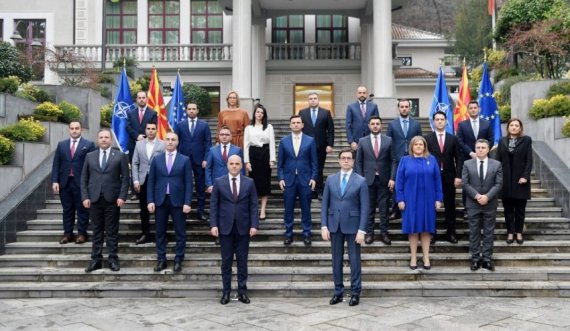 Gjysma e kabinetit qeveritar të Maqedonisë së Veriut me shqiptarë
