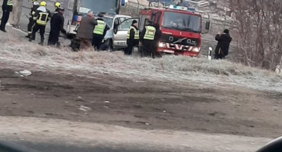 Aksident mes veturës së policisë dhe autobusit në Shupkovc të Mitrovicës