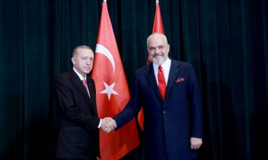 Erdogan kërkon “kokat” e gylenistëve: Rrezik për sigurinë kombëtare në Shqipëri dhe Turqi