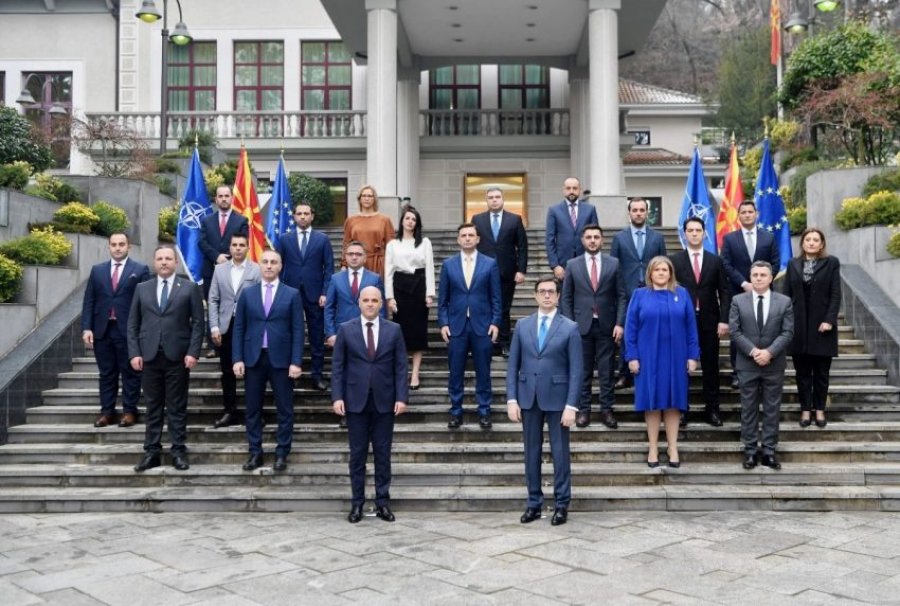 Gjysma e kabinetit qeveritar të Maqedonisë së Veriut me shqiptarë