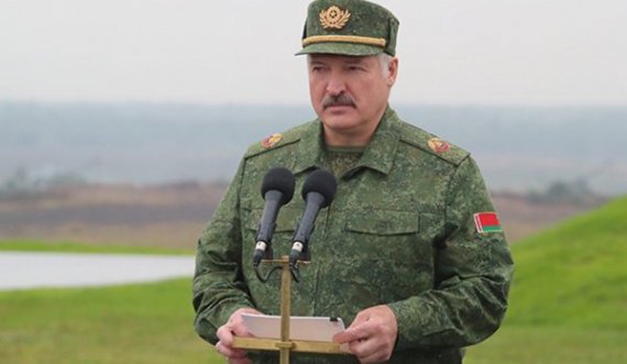 Lukashenko ia dërgon tanket në kufi Polonisë