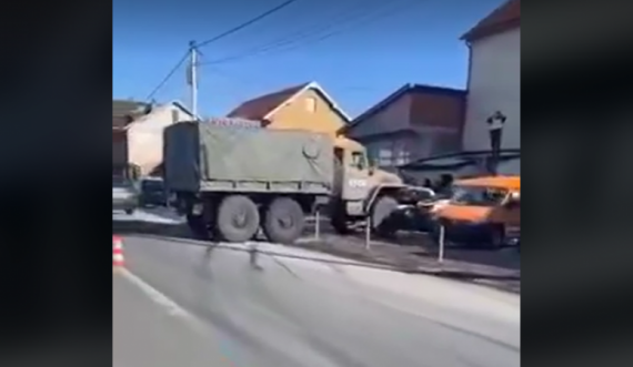 Aksidentohet kamioni i KFOR-it në Fushë Kosovë