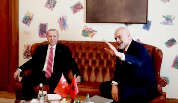 Reagon Rama: Turqia s’ka lidhje me Perandorinë, takimi me “pushtuesin” nga Ankaraja në ditën e vdekjes së Skënderbeut, rastësi