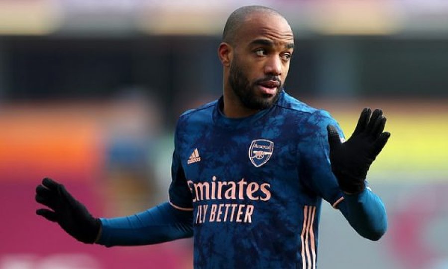 Lacazette e refuzon Newcastlen