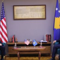 Ambasadori Hovenier takohet ministrin Sveçla, ripërsërit mbështetjen e ShBA-së