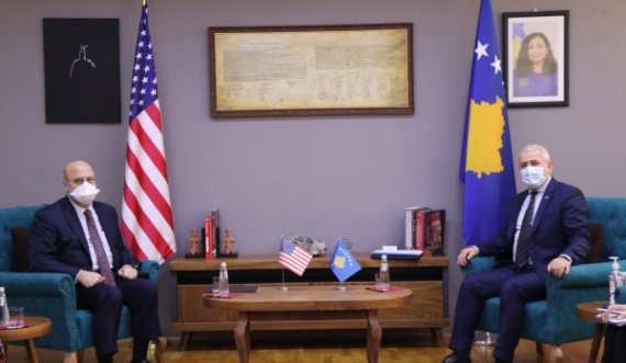 Ambasadori Hovenier takohet ministrin Sveçla, ripërsërit mbështetjen e ShBA-së