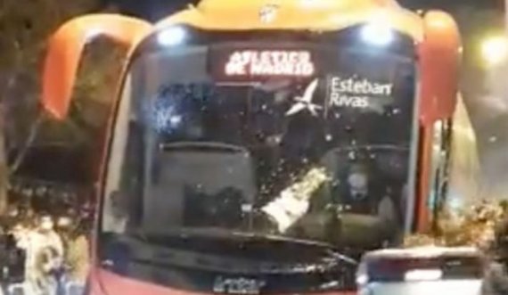 Sulmohet nga tifozët autobusi i Atletico Madridit para ndeshjes me Sociedadin
