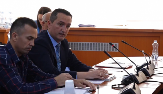 Kastrati e konfirmon shkarkimin: Jam ballafaquar me shantazhe e presion 