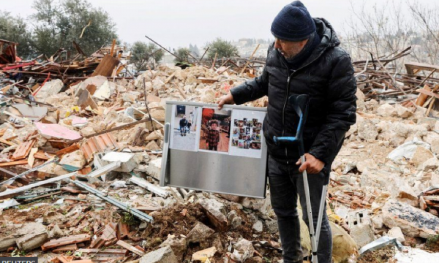 Izraeli ia rrëzon shtëpinë dhe dëbon familjen palestineze nga Jerusalemi