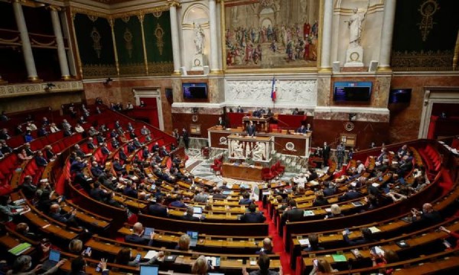 Franca e njeh si gjenocid dhe krim kundër njerëzimit trajtimin e ujgurëve në Kinë