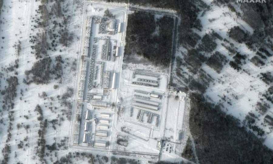 Ushtria ruse mes dëborës pranë kufirit me Ukrainën