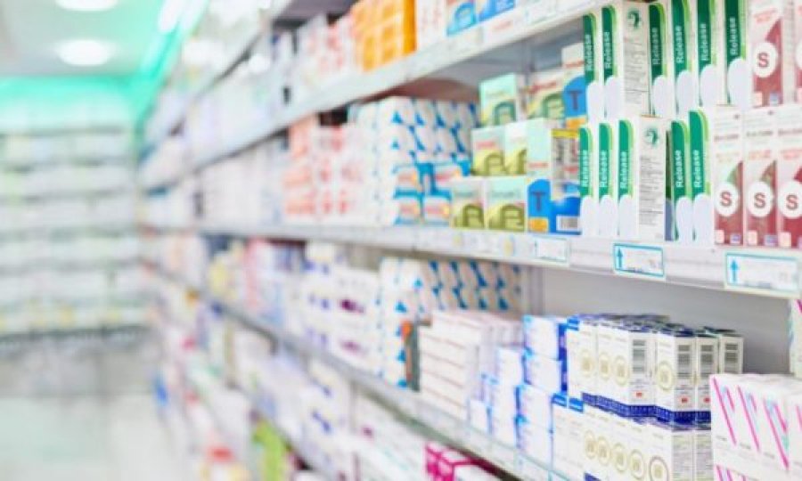 Burrë e grua shisnin ilaçe të kontrabanduara, arrestohet farmacisti, sekuestrohen ilaçe me vlerë 30 000 euro