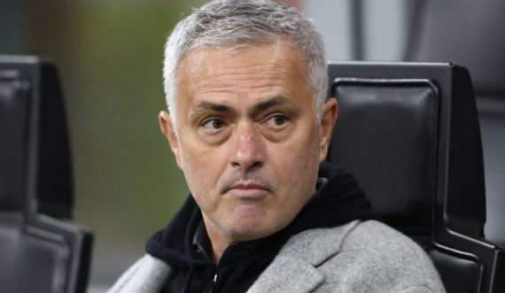 Mourinho thotë se nuk e ka ndërmend të largohet nga Roma