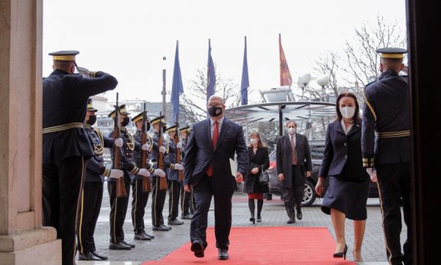 Hovenier rikthehet në Kosovë me tri premtime: Për 13 vjet është bërë mrekulli, por ka punë të pakryera