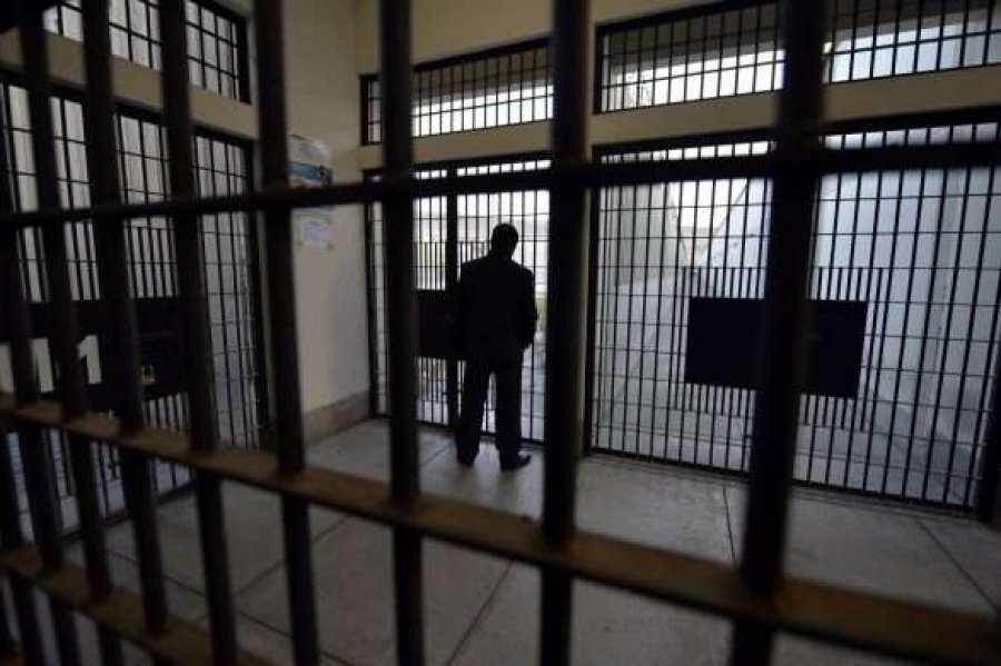 Një muaj paraburgim për të dyshuarin e vrasjes së një personi vitin e kaluar në Gjilan