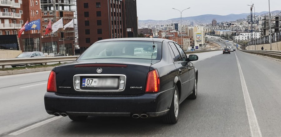 Kjo është vetura e ish-presidentit Rugova, sot e vozit një figurë e njohur politike