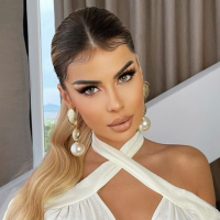 Luana Vjollca me bikini në deti: Veç skijat po na mungojnë