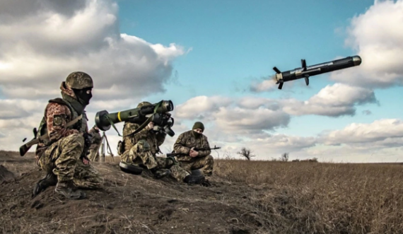 Tri shtete të NATO-s do ta furnizojnë Ukrainën me raketa të ndryshme