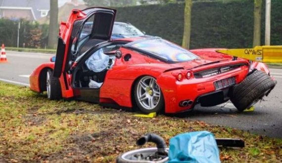 2.5 milionë euro u zhdukën në një sekondë, mekaniku përplas Ferrarin e rrallë