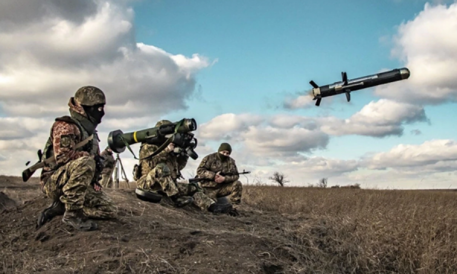 Tri shtete të NATO-s do ta furnizojnë Ukrainën me raketa të ndryshme