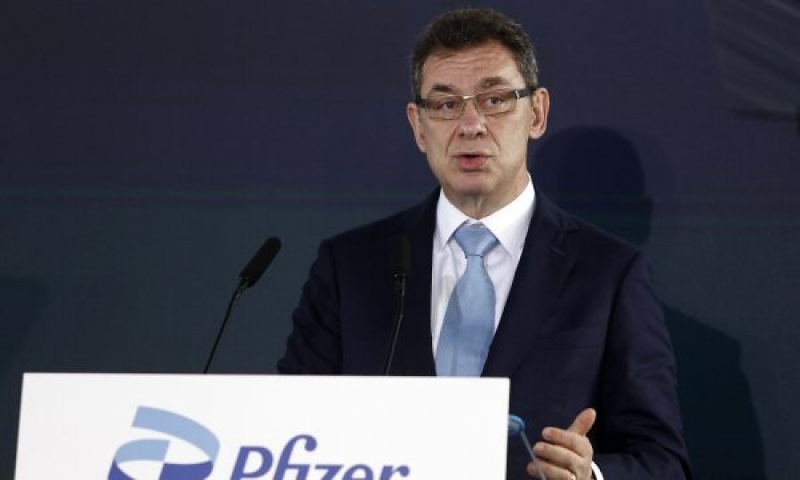 Drejtori i Pfizer: Një vaksinë e përvitshme për COVID-19