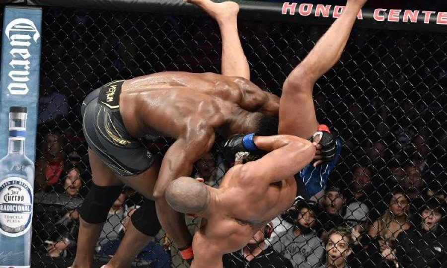 Pamje: Ngannou e mposht Ganen me rikthim mahnitës për ta mbrojtur titullin në kategorinë e rëndë