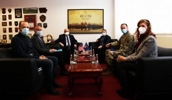 Ministri Mehaj takohet me ambasadorin e ri amerikan në Kosovë, Jeffrey Hovenier