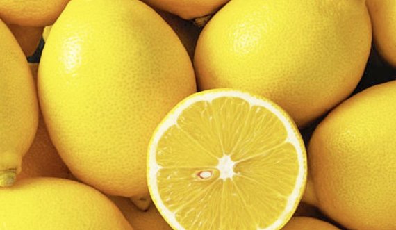 Sheqer e limon për pastrimin e lëkurës