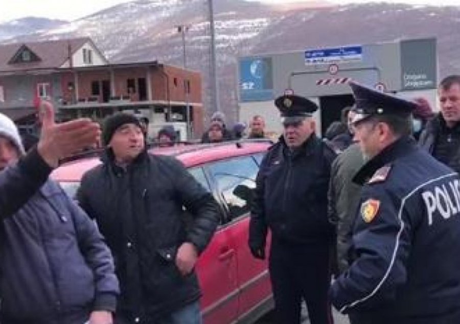 Masat e reja nga Kosova, qytetarët bllokojnë rrugën në Morinë