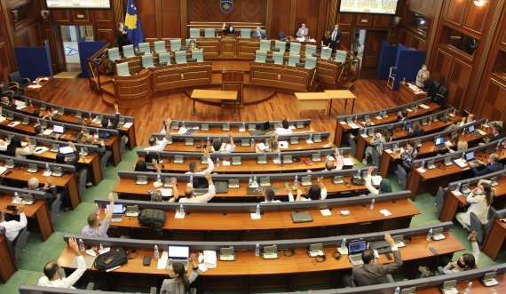 Debati në Parlament.. “E dhimbshme për popullin kush e përfaqëson”.!