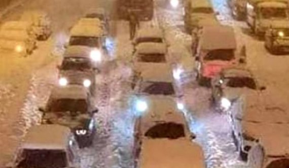 Nga Greqia dhe Turqia një stuhi e madhe bore ka krijuar kaos total
