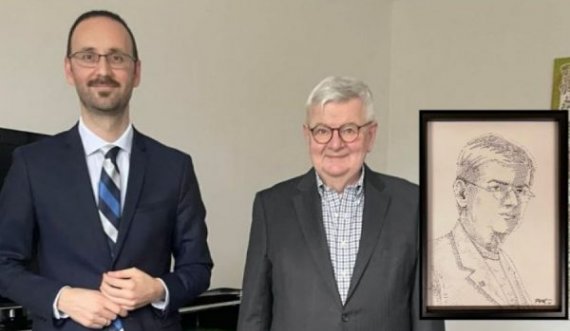 Joschka Fischer ftohet për vizitë, i dhurohet portreti nga fjalimi i tij për Kosovën në vitin 1999