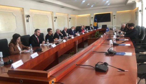 Anëtarët e Komisionit për Sigurinë Kombëtare të Shqipërisë vizitojnë Kosovën