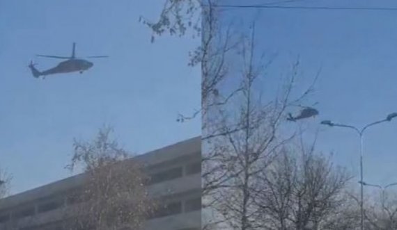 Çfarë po ndodh? Një helikopter ndalon në oborrin e QKUK-së në Prishtinë